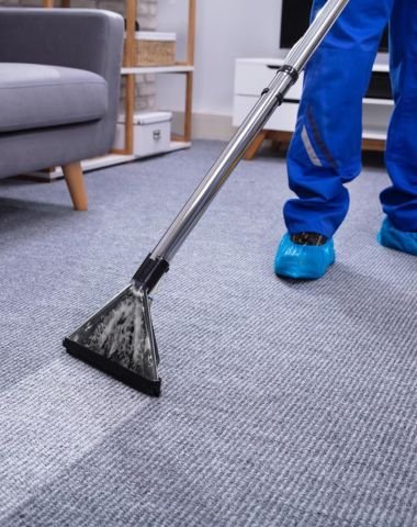 vacuuming floor carpet post-construction cleaning services
